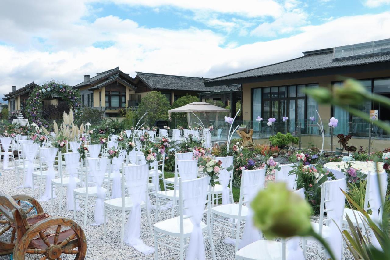 Howard Johnson Jinlin Plaza Lijiang Лицзян Экстерьер фото