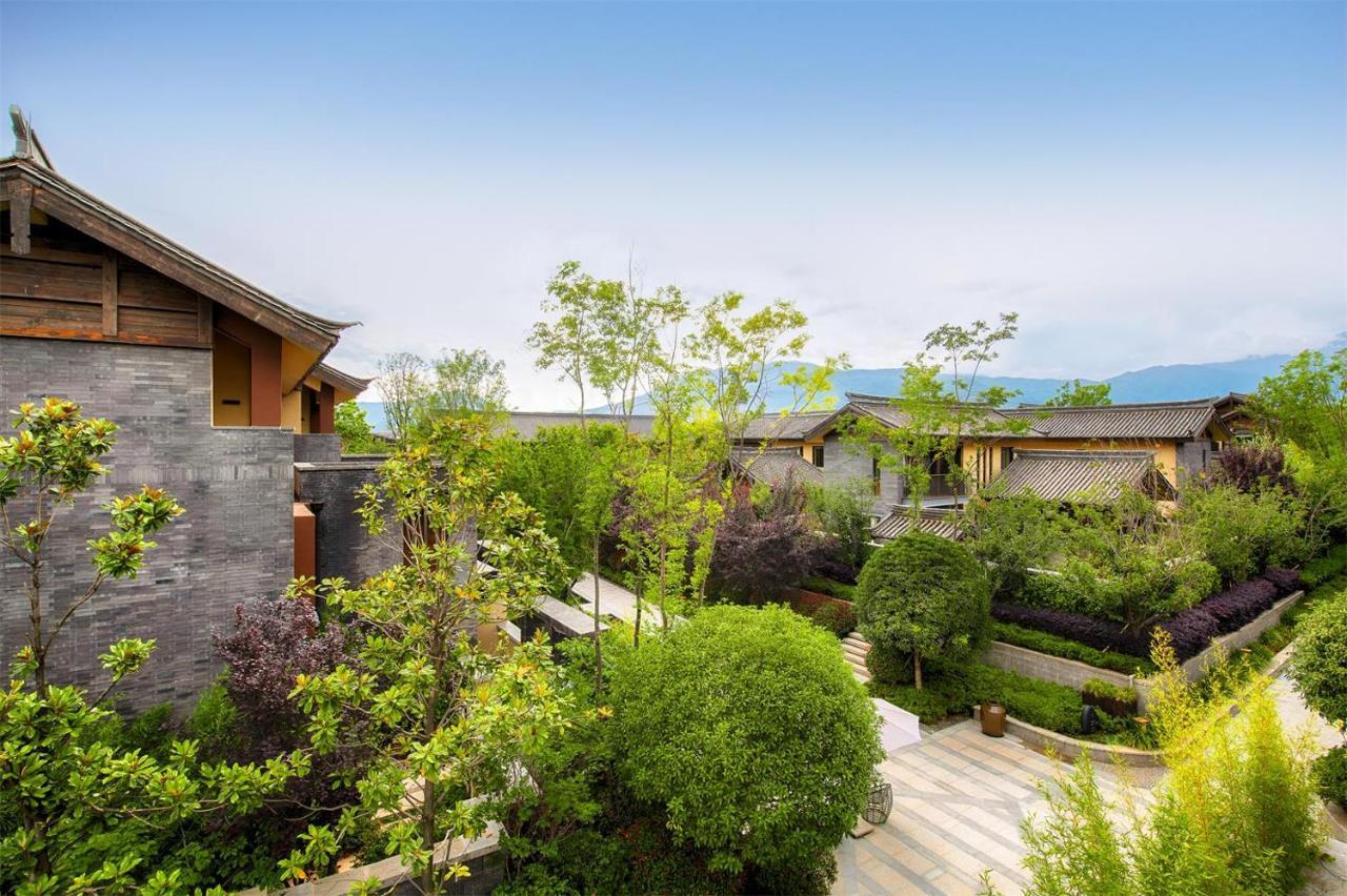 Howard Johnson Jinlin Plaza Lijiang Лицзян Экстерьер фото